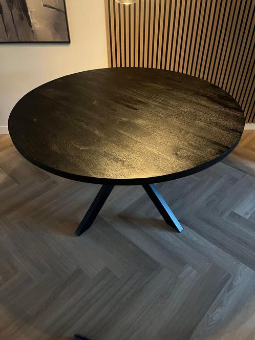 Zo goed als nieuwe eettafel van mango hout, Huis en Inrichting, Tafels | Eettafels, Zo goed als nieuw, 100 tot 150 cm, Rond, Ophalen