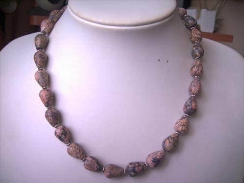 Een mooie Ruwe Rhodoniet edelstenen ketting, Sieraden, Tassen en Uiterlijk, Antieke sieraden, Ketting, Overige materialen, Met edelsteen