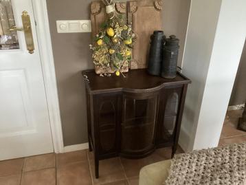 Theekastje beschikbaar voor biedingen