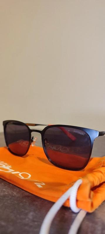 zonnebril superdry  beschikbaar voor biedingen