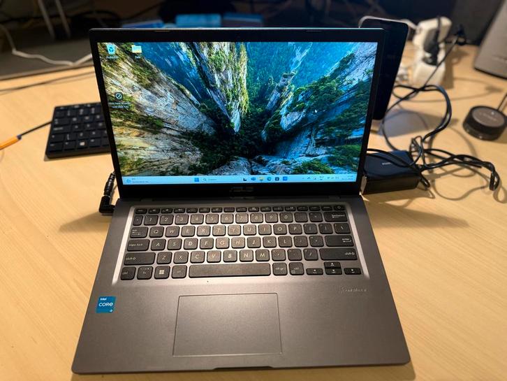 Amper gebruikte Asus Vivobook 14, Computers en Software, Windows Laptops, Gebruikt, 14 inch, SSD, 2 tot 3 Ghz, 8 GB, Qwerty, Met videokaart