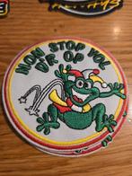 Oeteldonk Embleem - Non Stop Dr Op Vol, Ophalen of Verzenden, Zo goed als nieuw, Stad of Land, Speldje of Pin