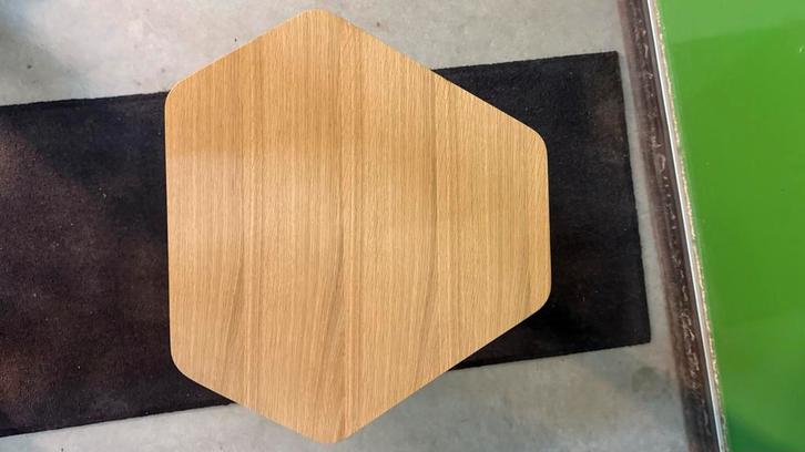 Beuken houten bijzettafeltje - Solide, Huis en Inrichting, Tafels | Bijzettafels, Gebruikt, Overige vormen, Minder dan 45 cm, Minder dan 55 cm