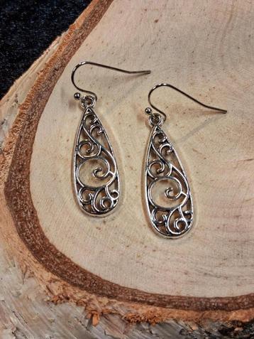zilverkleurige vintage boho oorbellen druppelvorm beschikbaar voor biedingen