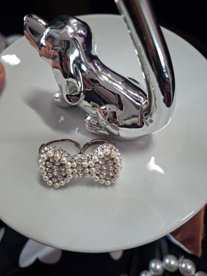 Diverse Damesringen Maat 19, Sieraden, Tassen en Uiterlijk, Ringen, Nieuw, Dame, 19 tot 20, Overige kleuren, Overige materialen