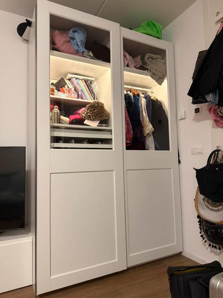 Witte IKEA Pax kast met glazen deuren en LED, Huis en Inrichting, Kasten | Kledingkasten, Gebruikt, 200 cm of meer, 100 tot 150 cm