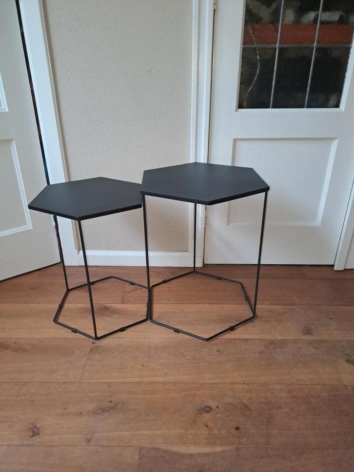 2 metalen bijzettafeltjes met een zeshoekig blad, Huis en Inrichting, Tafels | Bijzettafels, Rond, 45 tot 60 cm, Minder dan 55 cm