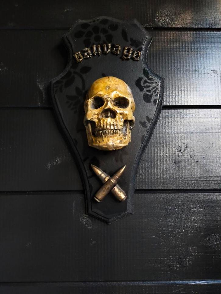 Sauvage skull wandplank uniek cadeau silly art, Verzamelen, Beelden en Beeldjes, Nieuw, Dier, Ophalen of Verzenden