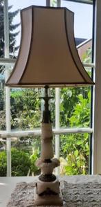 Witte albasten lampenvoet met engeltjes incl. kap, Huis en Inrichting, Lampen | Tafellampen, Ophalen, Zo goed als nieuw, 50 tot 75 cm