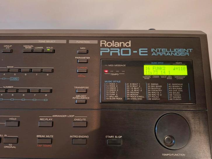 Roland Pro-E Intelligent Arranger + Flightcase, Muziek en Instrumenten, Keyboards, Gebruikt, 61 toetsen, Roland, Midi-aansluiting