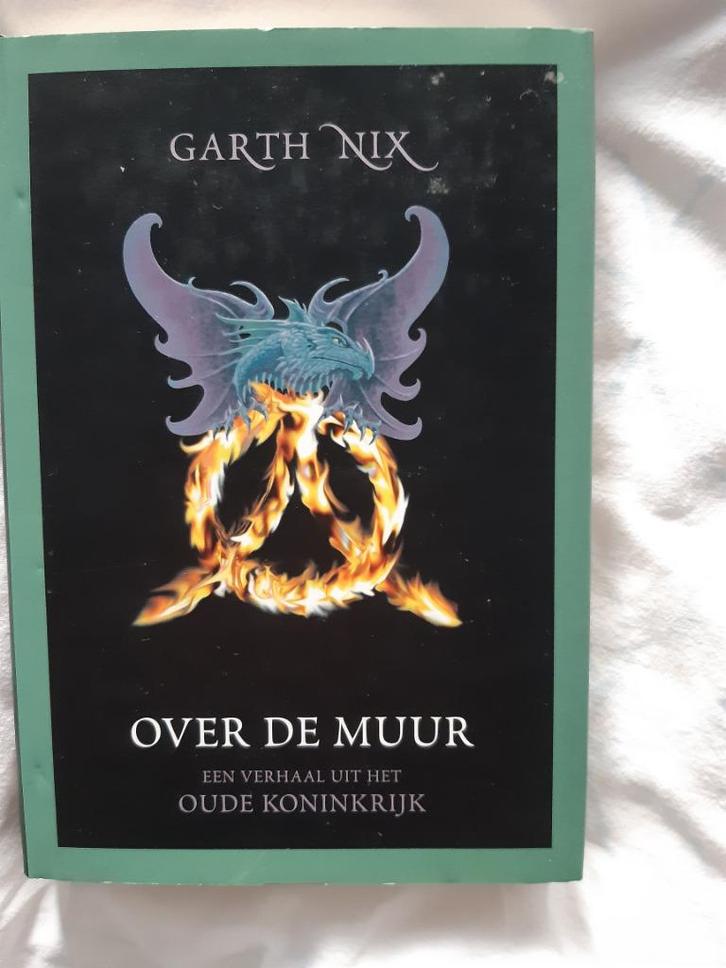 Garth Nix:Over de muur hardcover 9789022545317, Boeken, Fantasy, Gelezen, Ophalen