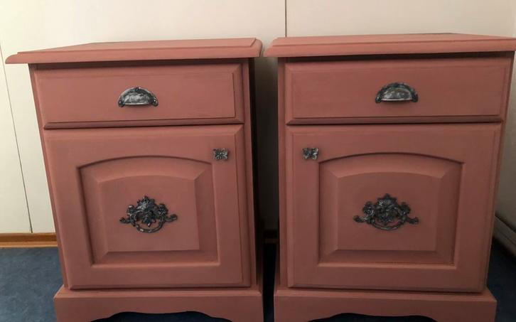 Twee nachtkastjes in krijtverf, Huis en Inrichting, Slaapkamer | Nachtkastjes, Nieuw, Ophalen