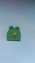 Kikker Drinkt Broche - Nieuw!, Verzamelen, Speldjes, Pins en Buttons, Ophalen of Verzenden, Nieuw, Dier of Natuur, Speldje of Pin