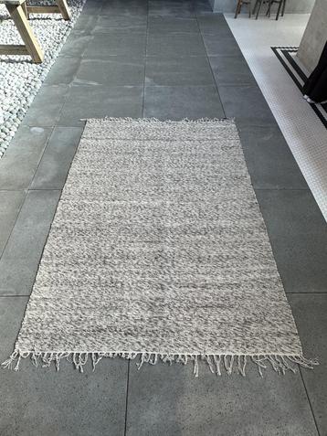Vloerkleed geknoopt zandgrijs 250 x 175cm beschikbaar voor biedingen