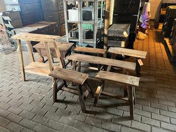 Hele leuke houten bankjes en krukjes beschikbaar voor biedingen