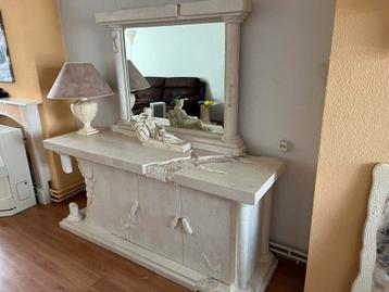 Gratis af te halen -Griekse Stijl Wandkast, salon en tafel beschikbaar voor biedingen