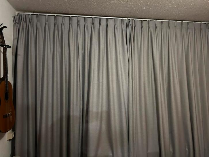 Grote verduisterende gordijnen, Huis en Inrichting, Stoffering | Gordijnen en Lamellen, Zo goed als nieuw, 200 cm of meer, 200 cm of meer