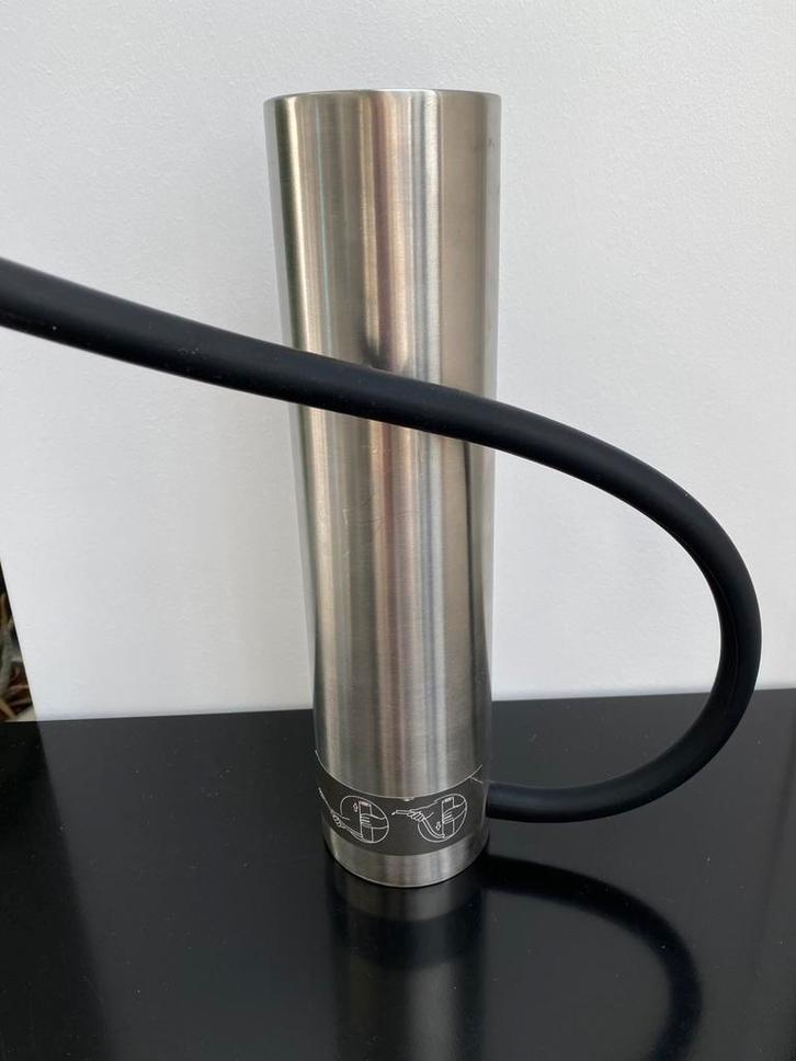 Born in Sweden rvs design gieter 1,5 ltr, Huis en Inrichting, Overige Huis en Inrichting, Zo goed als nieuw, Ophalen of Verzenden