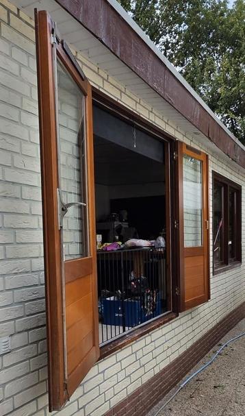 Houten Openslaande Deuren met Glas beschikbaar voor biedingen
