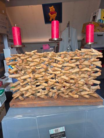 3 Kaarsenhouders op metaal met takken 62 breed en 45 hoog beschikbaar voor biedingen