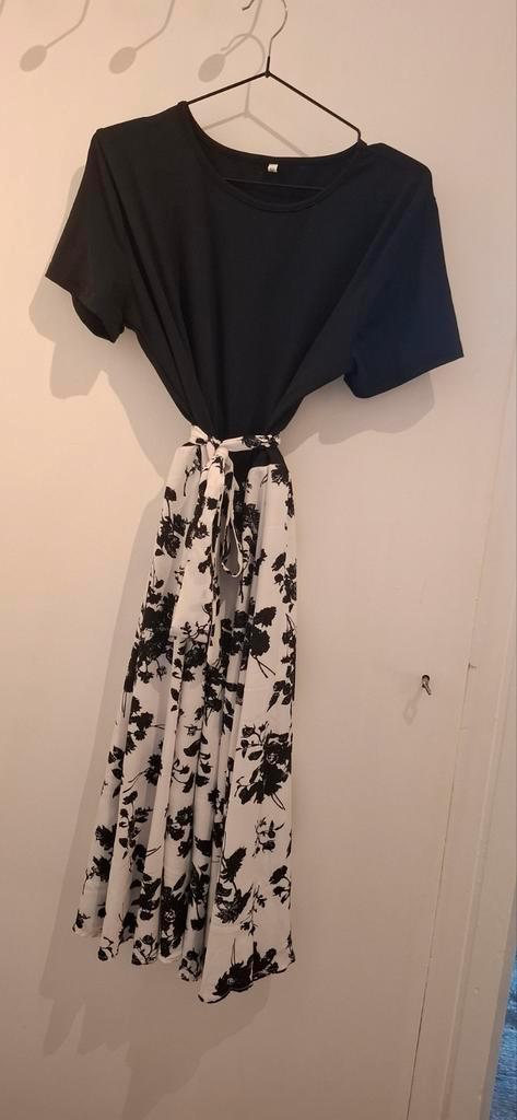 Zomerjurk sjiek Maat M, Kleding | Dames, Jurken, Zo goed als nieuw, Maat 38/40 (M), Zwart, Boven de knie, Ophalen of Verzenden