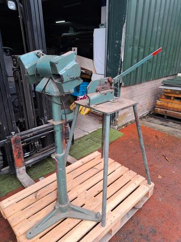 Tk hefboomplaatschaar en slijpmachine. beschikbaar voor biedingen