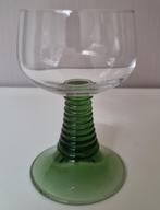 Vintage wijnglas met groene voet, Overige typen, Gebruikt, Ophalen of Verzenden