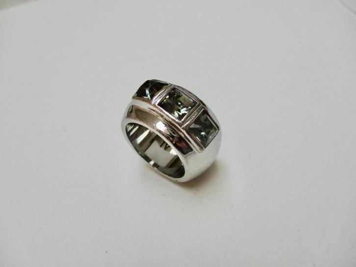 DYRBERG KERN band ring 18.5 mm flink breed + 3 groene stenen, Sieraden, Tassen en Uiterlijk, Ringen, Gebruikt, Dame of Heer, 18 tot 19