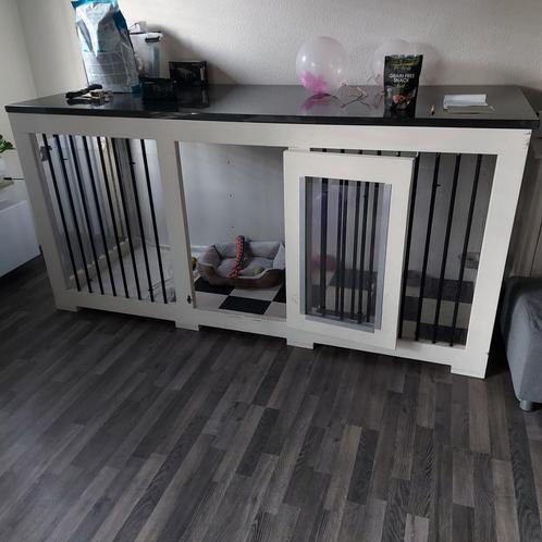 Zeer mooie en luxe hondenbench groot, met natuursteenblad, Dieren en Toebehoren, Hondenbenches, Zo goed als nieuw, Ophalen