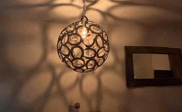 Unieke vloerlamp of hanglamp van Hoefijzers, Huis en Inrichting, Lampen | Hanglampen, Nieuw, 50 tot 75 cm, Metaal, Ophalen of Verzenden
