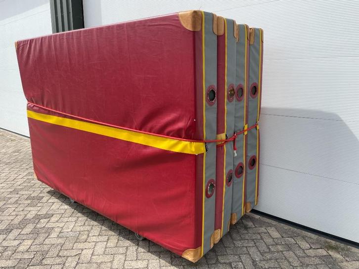 Dikke landingsmat, valmat  grote mat, turnmat, gymmat, Sport en Fitness, Turnen, Gebruikt, Materiaal, Groter dan maat 42, Overige kleuren