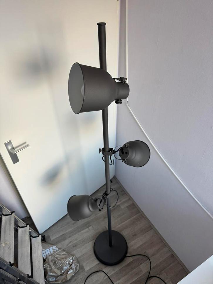Vloerlamp (IKEA HEKTAR) 3 Spotjes, Huis en Inrichting, Lampen | Vloerlampen, Zo goed als nieuw, 150 tot 200 cm, Metaal, Ophalen of Verzenden