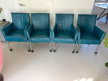 4 leren eetkamer stoelen op wieltjes kleur petrol beschikbaar voor biedingen