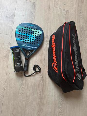 Padel racket bullpadel en tas beschikbaar voor biedingen