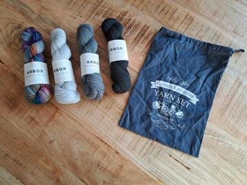 Stephen & Penelope yarn set Arbor 4 strengen met projectbag beschikbaar voor biedingen