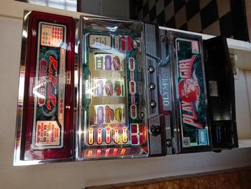 Mooie kleine fruitautomaat beschikbaar voor biedingen