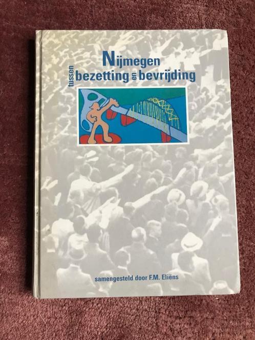 Boek Nijmegen "tussen bezetting en bevrijding", Boeken, Geschiedenis | Stad en Regio, Zo goed als nieuw, 20e eeuw of later, Ophalen of Verzenden