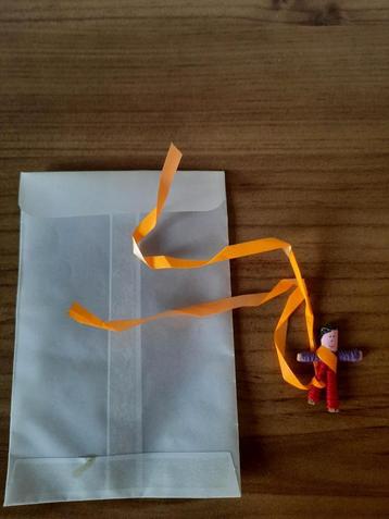 Zelfgemaakt Gelukspoppetje 3 cm. beschikbaar voor biedingen