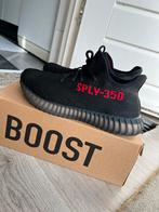 Yeezy Boost 350 V2 Black Red - Maat 44, Ophalen of Verzenden, Zo goed als nieuw, Zwart, Sneakers of Gympen