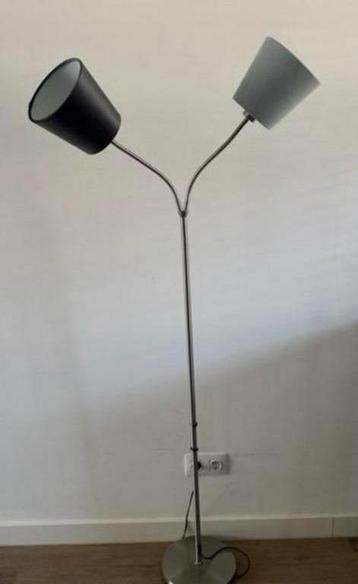 Staande Lamp – 140cm Hoog – 2 Lampenkappen – Sfeervol beschikbaar voor biedingen