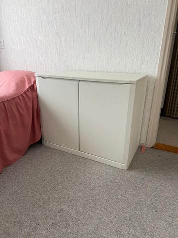 lage witte kast gratis