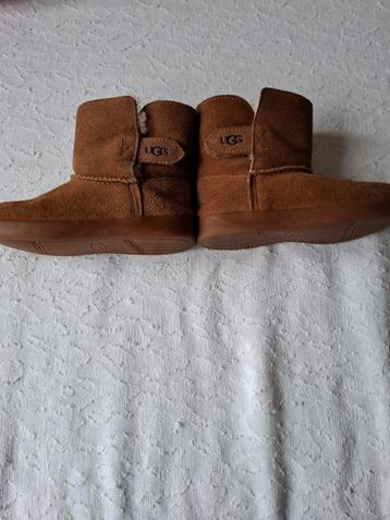 Echte Uggs maat 27 beschikbaar voor biedingen
