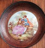 limoges porselein in houten ophanging., Ophalen of Verzenden