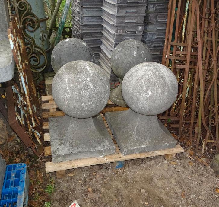 set arduinen paalkoppen paalmutsen voor op pilaar bij poort, Antiek en Kunst, Curiosa en Brocante, Ophalen