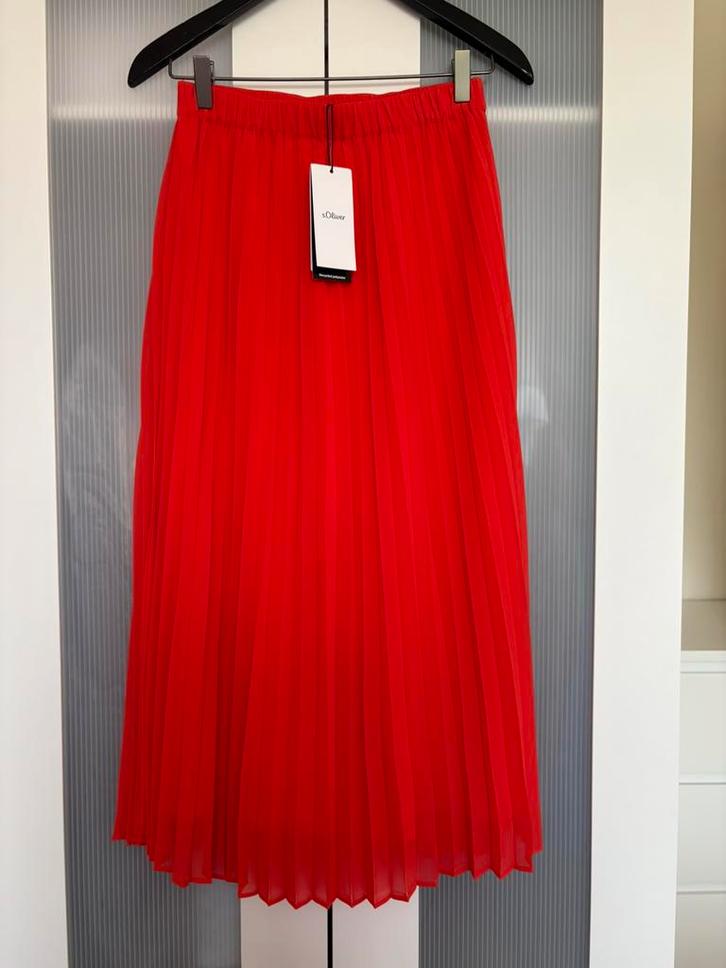S.Oliver Black label plissé rode rok maat 36, nieuw, Kleding | Dames, Rokken, Nieuw, Maat 36 (S), Rood, Onder de knie, Ophalen of Verzenden