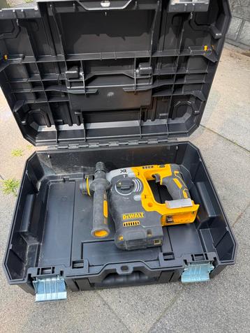 DeWALT XR Brushless Accu Combihamer beschikbaar voor biedingen