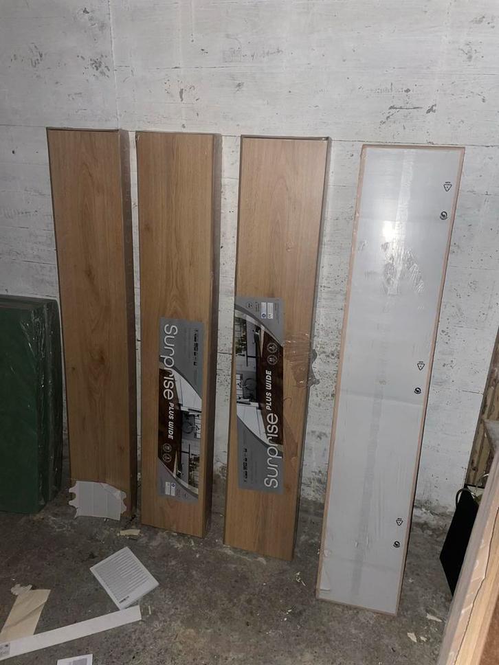 Laminaat + 4 nieuwe pakken twv 110 euro - Zelf eruit halen!, Doe-het-zelf en Verbouw, Vloerdelen en Plavuizen, Zo goed als nieuw