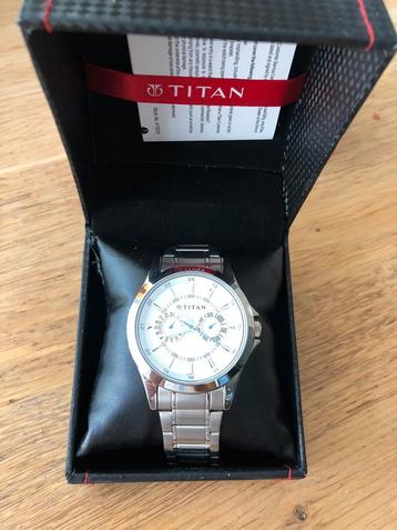 Titan herenhorloge zilverkleurig beschikbaar voor biedingen
