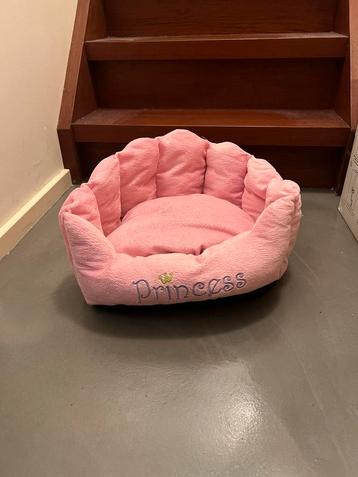 Roze hondenmandje Princess beschikbaar voor biedingen