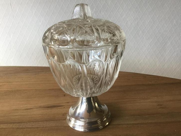 Mooie bonbonnière op voet met deksel., Antiek en Kunst, Antiek | Glas en Kristal, Ophalen of Verzenden